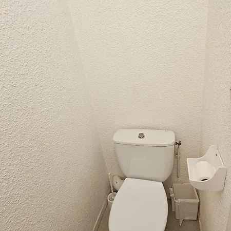 - Inout - 6 Beds Flat J-16 فال تورُن