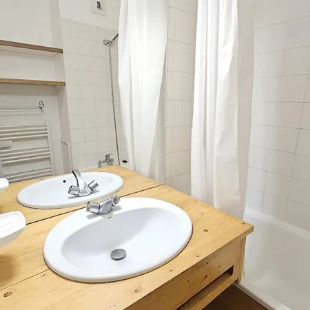 - Inout - 6 Beds Flat J-16 * Валь-Торанс